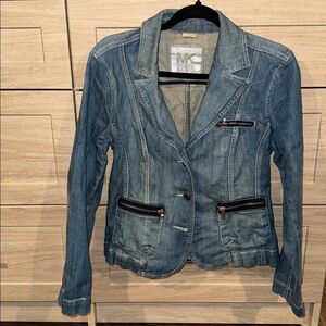 MICHAEL KORS Stylish Denim Jacket with Zipper Details